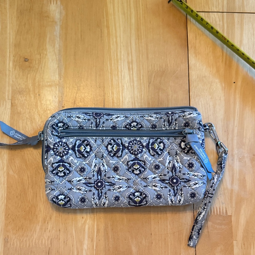 Vera Bradley Gray Floral Plaza Tile Quilted Wristlet Wallet
